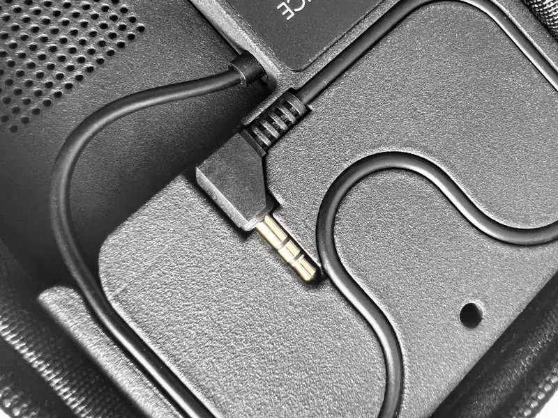 Solar powered Bluetooth speaker and power bank - Image 2